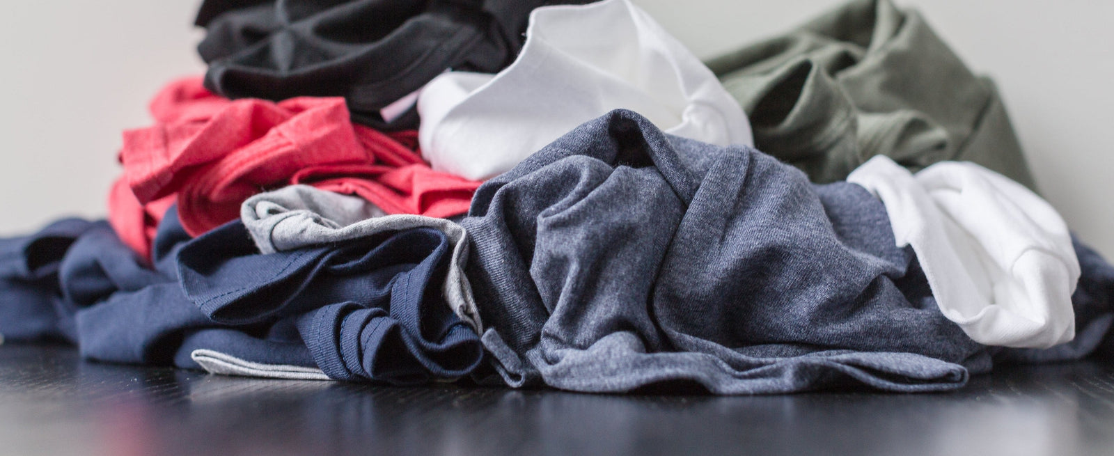 pile-of-laundry_4460x4460_f118f495-7e08-499e-9a82-3bb716f43ac2-Bulkthreads.com